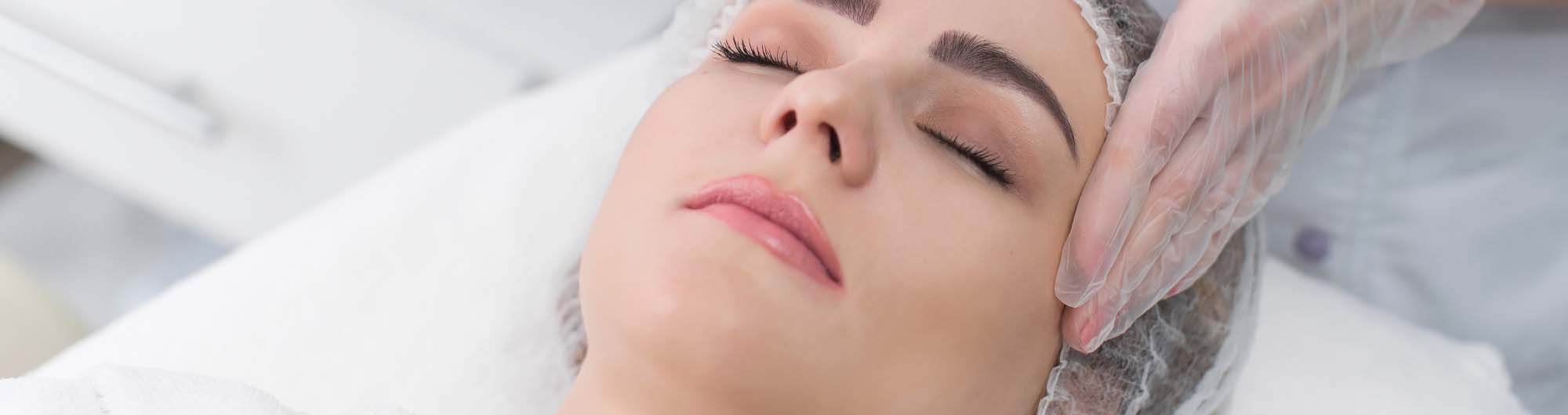 Hydrafacial nettoyer et hydrater la peau du visage à Lille